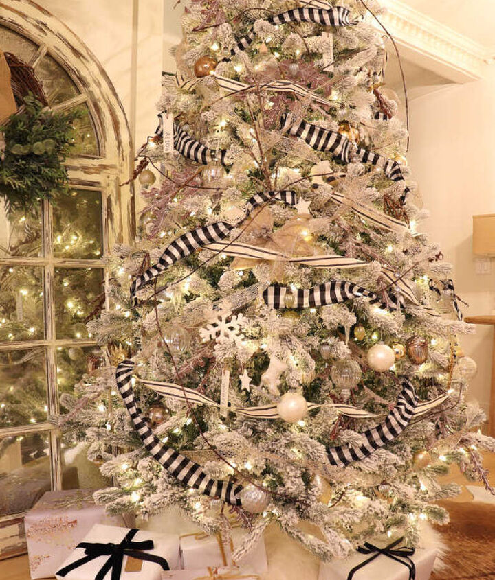 6 Easy Ways to Achieve an Irresistibly Festive White Christmas Tree  Redesign