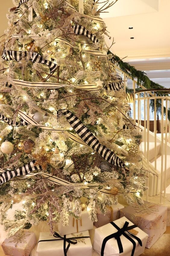 6 easy ways to achieve an irresistibly festive white christmas tree, White artificial tree is creative and beautiful with ribbons and picks