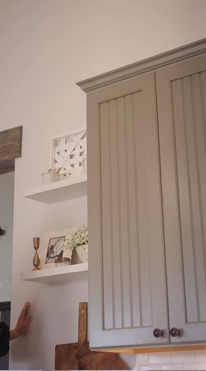 cozy cottage decor, Styling shelves with cozy cottage decor