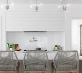 white paint colors, Chantilly Lace by Benjamin Moore in a home