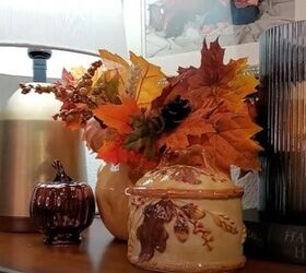 living room fall decor ideas, Decorating the top of the table