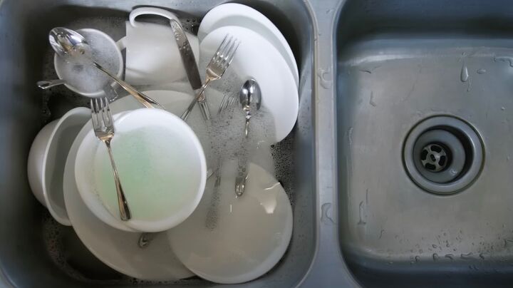Double basin kitchen sinks