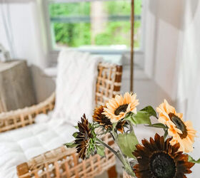 Every corner of this cozy cottage is full of charming fall accents