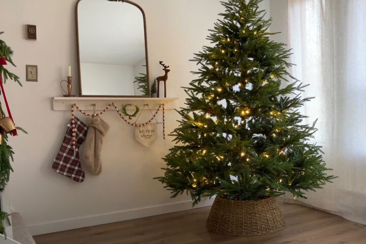 minimalist christmas tree, Christmas tree with lights