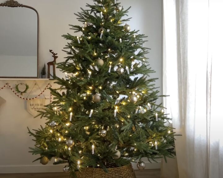 minimalist christmas tree, Christmas tree with ball style ornaments