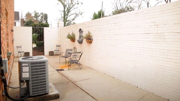 outdoor courtyard, Outdated outdoor courtyard