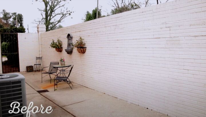 Outdoor courtyard before the makeover