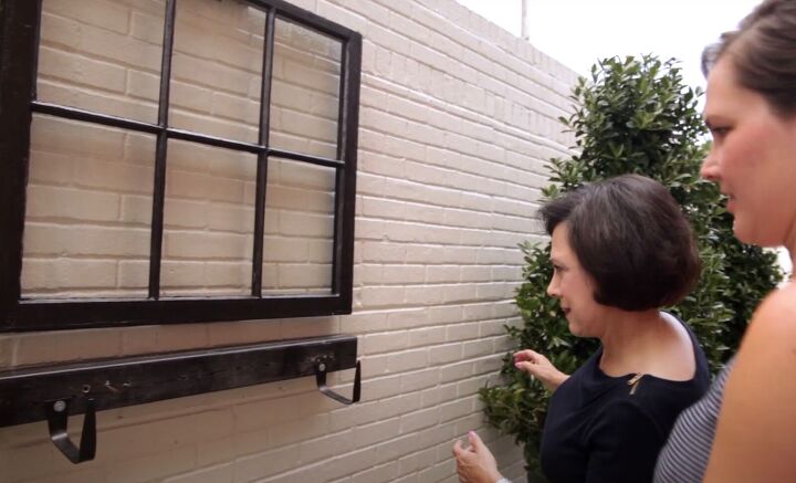 outdoor courtyard, Mounting old windows on the wall