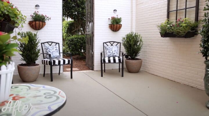 outdoor courtyard, Black and white striped outdoor furniture