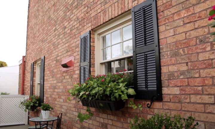outdoor courtyard, Flower window boxes
