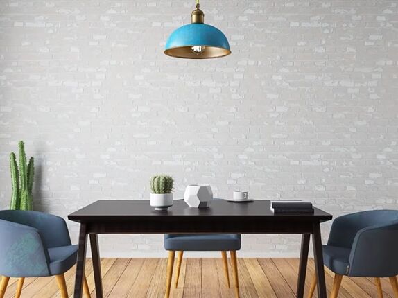 The longest continuous blank wall as an accent wall