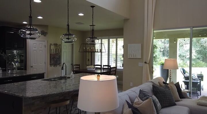 LED daylight lighting in a living room