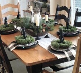 Christmas Decorations in the Dining Room: Hutch Decor & Tablescapes