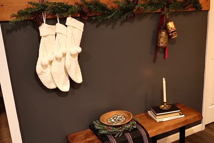 How to decorate hallway for Christmas