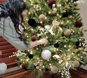 cozy christmas decor, Adding cream ornaments