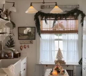 cottage christmas decor, Kitchen decorated for the holidays