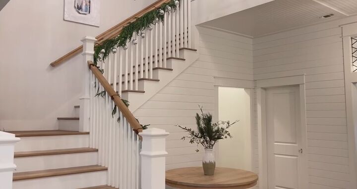 christmas home tour, Garland along the stairs