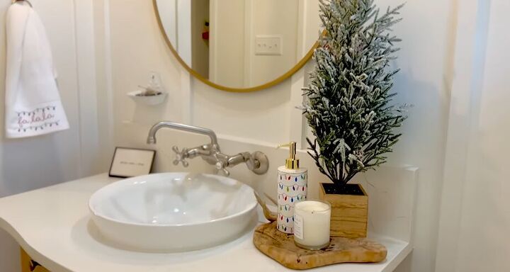 christmas home tour, Guest bathroom with Christmas touches