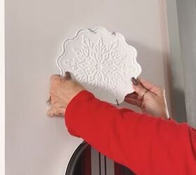 christmas house decorations, Hanging plates on the sides of the barn doors