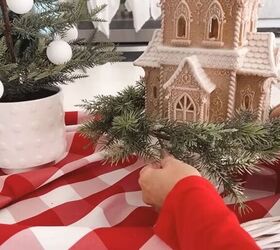christmas house decorations, Oversized gingerbread house