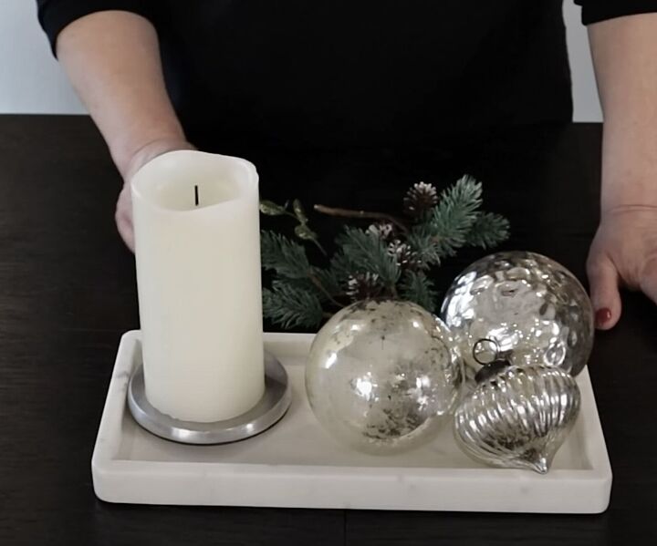 holiday decorating ideas, Placing the ornaments next to the candle
