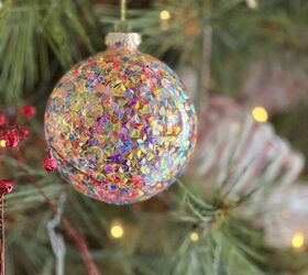 how to decorate an upside down christmas tree, The magic of Christmas ornaments