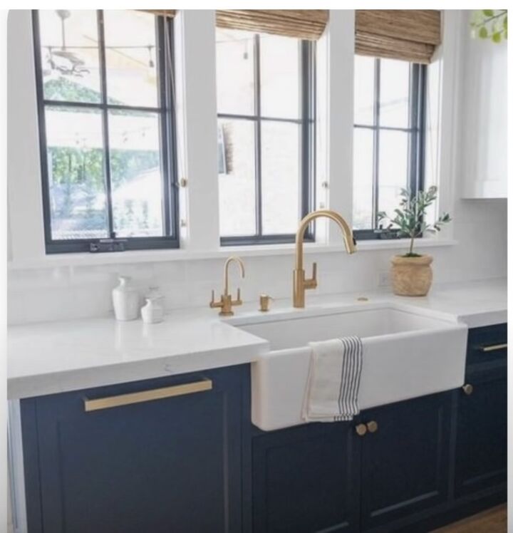 american interior design, Farmhouse sink in a kitchen
