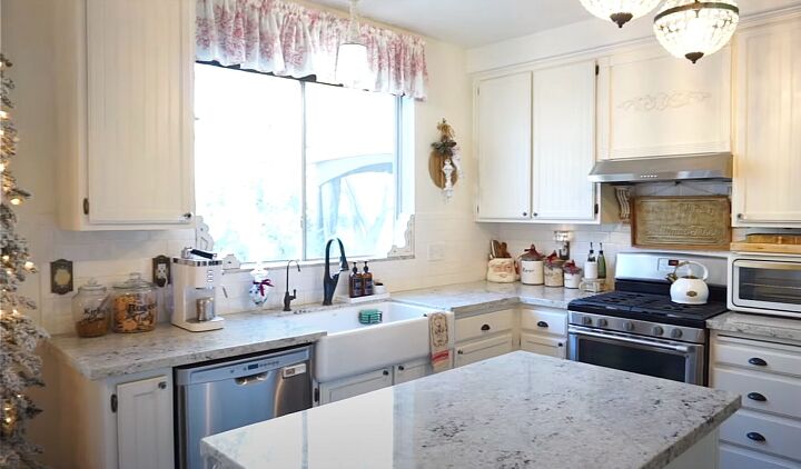 French Country Style Christmas Decor Ideas For the Kitchen | Redesign