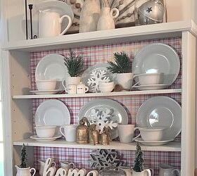 Holiday Decorating Inspiration: How to Decorate a Hutch For Christmas