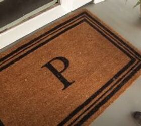 Welcome mat with a "P"