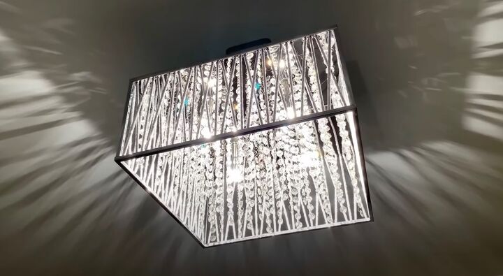 Lighting fixture creating a pattern on the ceiling