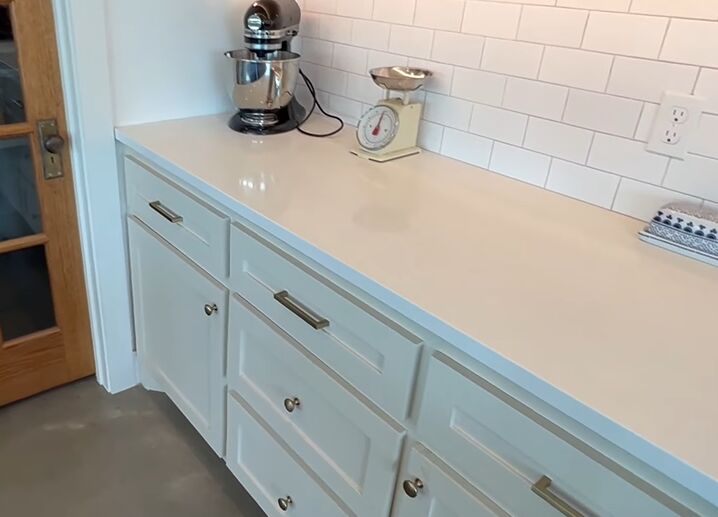 Painted cabinets in Sherwin-Williams Stucco