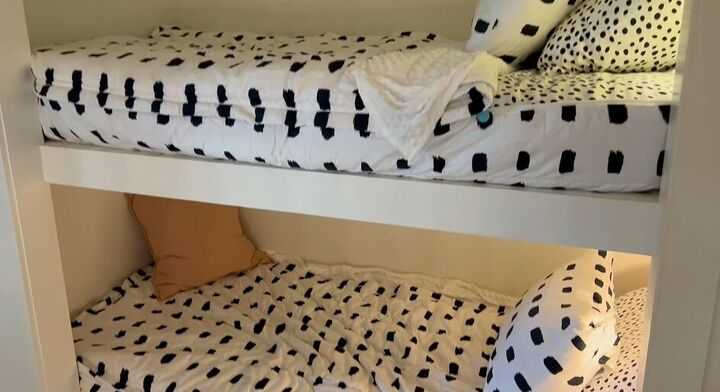 Kids’ bedroom with bunk beds