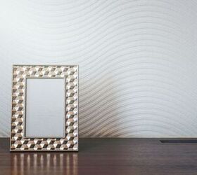 The smartest way to use empty picture frames for any time of year (we're so copying this!)