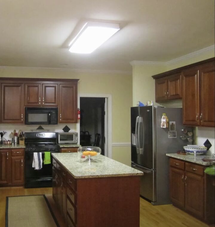 kitchen design mistakes, Fluorescent lighting
