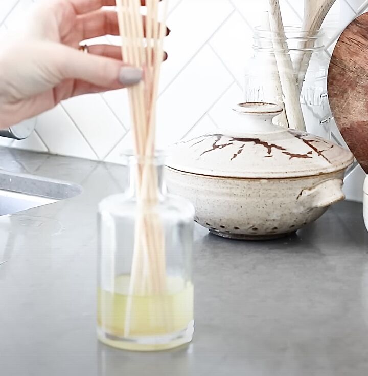 how to make your home smell good, Reed diffusers
