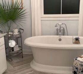 Pedestal tub in the bathroom