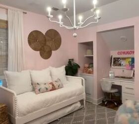 Little girl's bedroom