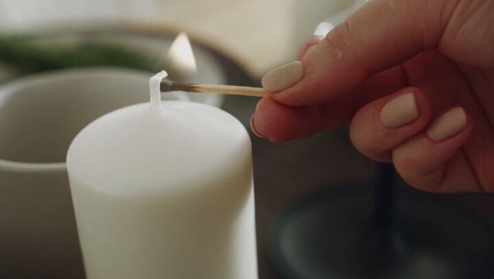 how to make your home look expensive, Lighting a scented candle