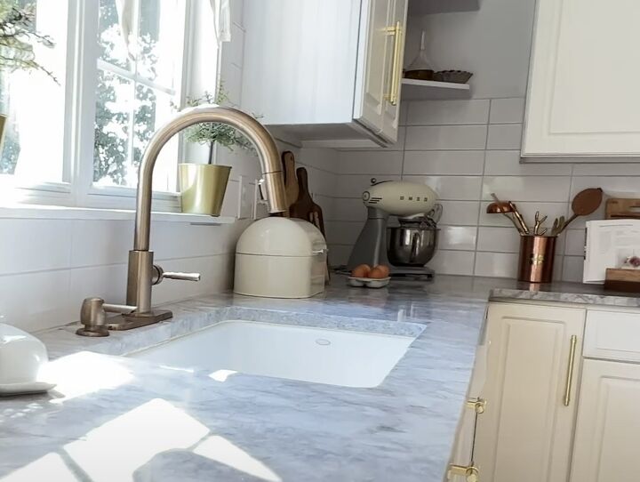 styling tips for selling your home, Updating tiles in the kitchen
