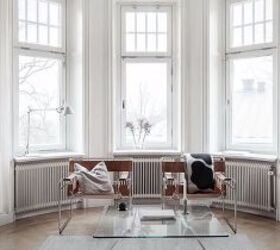 scandinavian design, Bay window with retro chairs
