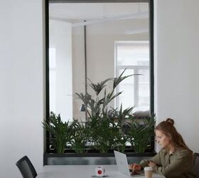 Large mirror in a workspace