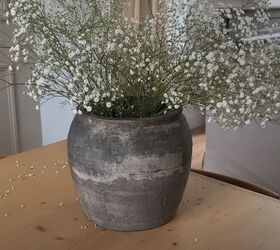spring living room decor, Baby s breath in a planter