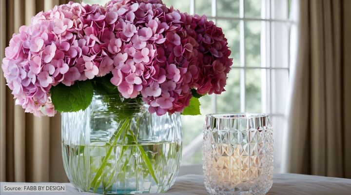 hamptons style bedroom, Vase with fresh flowers