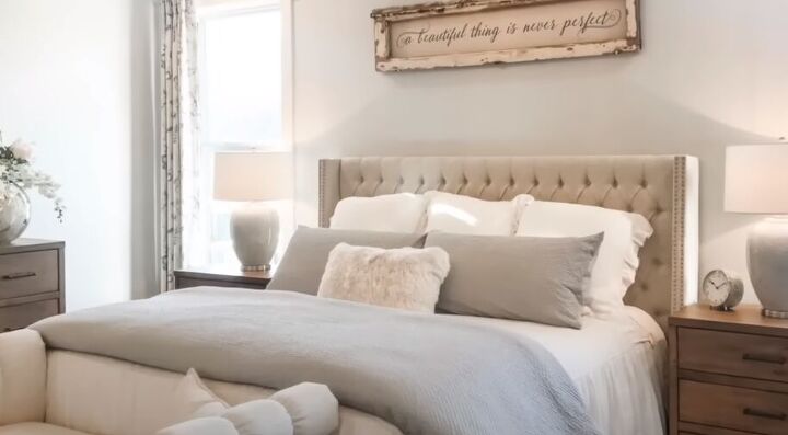 cozy home, Soft neutral color palette in a bedroom