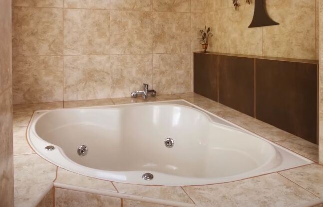 more high maintenance designs, Jetted tub