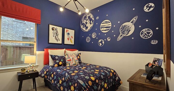 Space stencils and decals in a kids' room
