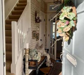 This cottage-style home tour shows us beautiful ways to design with vintage pieces