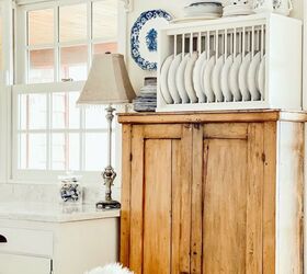 What would you choose? This country-style kitchen by the coast, or this white open farmhouse kitchen in the mountains?