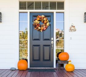 How to Choose the Perfect Wreath or Door Hanger For Fall